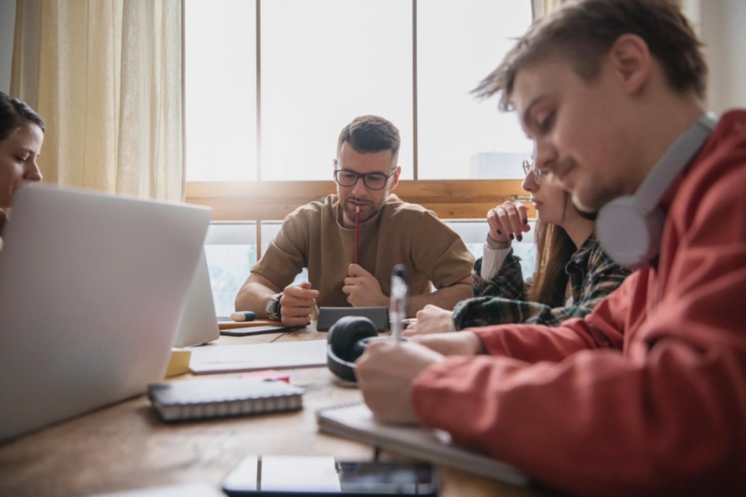 Business financial analysis and reporting workflow