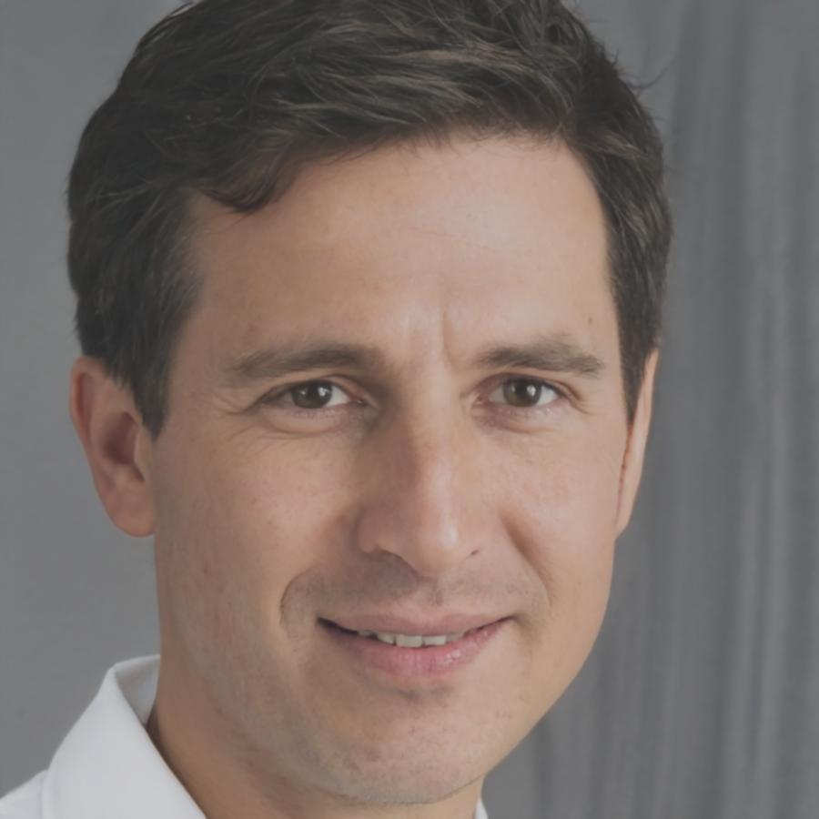 Instructor Declan Thorne teaching business analysis